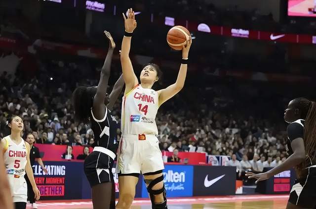 b体育-险胜非洲鱼腩，李月汝为何含泪哽咽？原因找到了，宫鲁鸣会改变吗